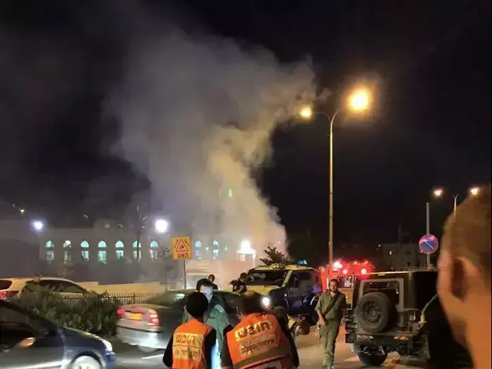 בקבוקי תבערה הושלכו לעבר רכבים בבית חנינא בירושלים, 3 באוגוסט 2015 (מערכת וואלה! NEWS , קבוצת מדברים תקשורת) בקבוקי תבערה הושלכו לעבר רכבים בבית חנינא בירושלים, 3 באוגוסט 2015 (מערכת וואלה! NEWS , קבוצת מדברים תקשורת)
