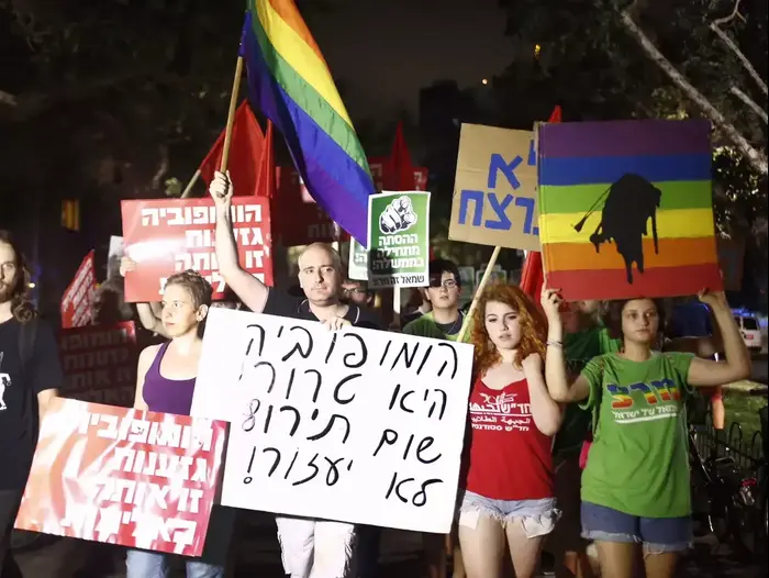 צעדת הזעם נגד ההומופוביה והגזענות, תל אביב, 8 באוגוסט 2015 (מגד גוזני) צעדת הזעם נגד ההומופוביה והגזענות, תל אביב, 8 באוגוסט 2015 (מגד גוזני)