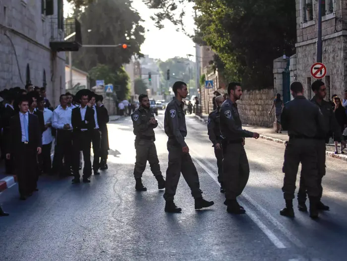 כמאה חרדים הפגינו נגד פתיחת "יס פלאנט" בירושלים בשבת, 15 באוגוסט 2015 (נועם מושקוביץ) כמאה חרדים הפגינו נגד פתיחת "יס פלאנט" בירושלים בשבת, 15 באוגוסט 2015 (נועם מושקוביץ)
