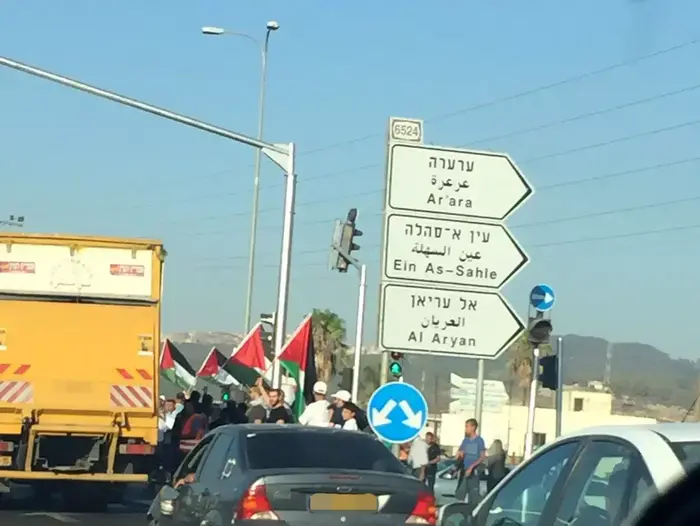 הפגנה של בני המגזר הערבי בכביש 65 בוואדי ערה לאות הזדהות עם שובת הערב מוחמד עלאן (מערכת וואלה! NEWS , צילום: מיקי פיניאן) הפגנה של בני המגזר הערבי בכביש 65 בוואדי ערה לאות הזדהות עם שובת הערב מוחמד עלאן (מערכת וואלה! NEWS , צילום: מיקי פיניאן)