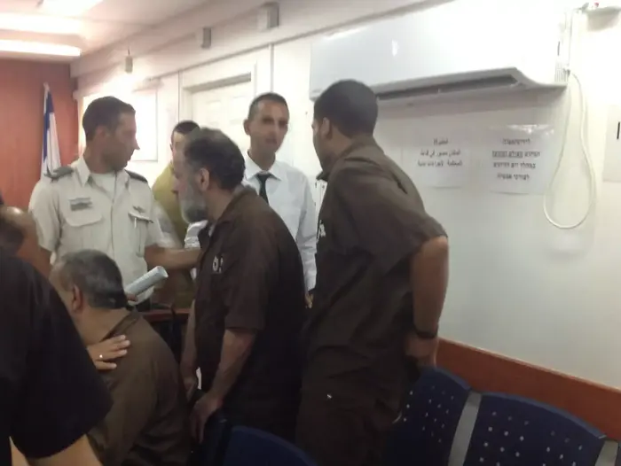 כתב אישום לרוצחי מלאכי רוזנפלד, מחנה עופר, 17 באוגוסט 2015 (מערכת וואלה! NEWS) כתב אישום לרוצחי מלאכי רוזנפלד, מחנה עופר, 17 באוגוסט 2015 (מערכת וואלה! NEWS)