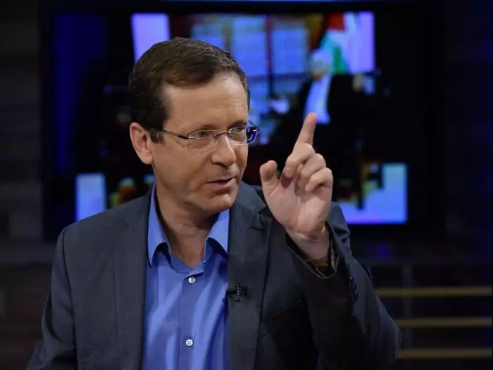 בוז'י הרצוג באולפן וואלה!NEWS, אוגוסט 2015 (ראובן קסטרו) בוז'י הרצוג באולפן וואלה!NEWS, אוגוסט 2015 (ראובן קסטרו)