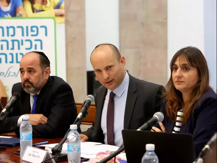 ועדת החינוך של הכנסת, אוגוסט 2015 (ששון תירם , דוברות משרד החינוך) ועדת החינוך של הכנסת, אוגוסט 2015 (ששון תירם , דוברות משרד החינוך)