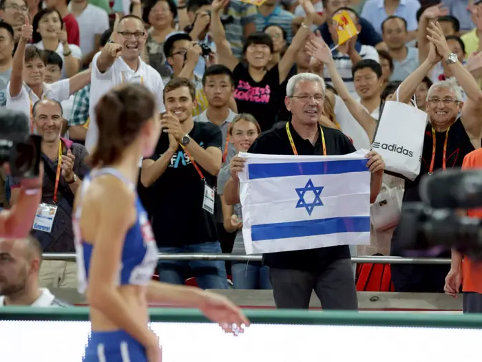 חנה קנייזבה קופצת משולשת ישראלית (AP) חנה קנייזבה קופצת משולשת ישראלית (AP)