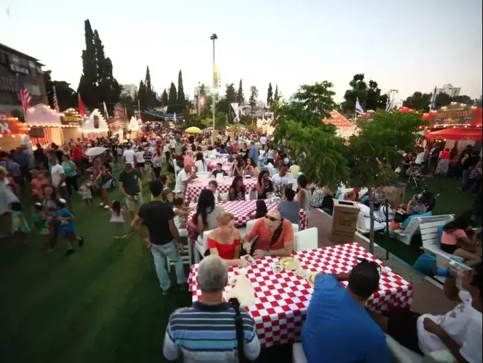 פסטיבל האוכל ברחובות, אוגוסט 2015 (יח"צ , עיריית רחובות) פסטיבל האוכל ברחובות, אוגוסט 2015 (יח"צ , עיריית רחובות)