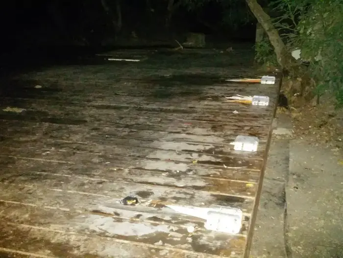 השחתת אנדרטה לזכרו של אורן נח, חלל צה"ל שנהרג במבצע "צוק איתן", אוגוסט 2015 (באדיבות המשפחה) השחתת אנדרטה לזכרו של אורן נח, חלל צה"ל שנהרג במבצע "צוק איתן", אוגוסט 2015 (באדיבות המשפחה)