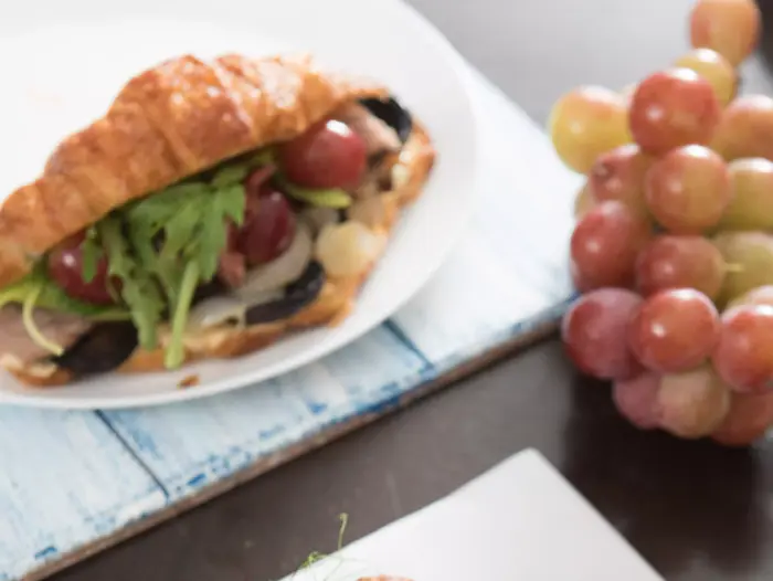סנדביץ' לתחילת שנת הלימודים של רות אוליבר (נמרוד סונדרס) סנדביץ' לתחילת שנת הלימודים של רות אוליבר (נמרוד סונדרס)