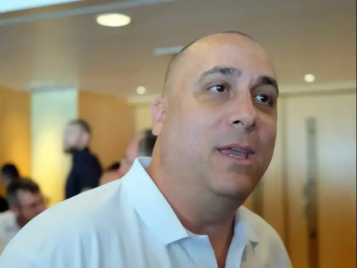 מאמן עירוני נהריה אריק אלפסי (יותם רונן) מאמן עירוני נהריה אריק אלפסי (יותם רונן)