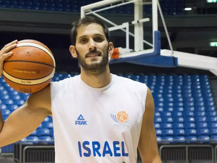 עומרי כספי שחקן נבחרת ישראל (ניב אהרונסון) עומרי כספי שחקן נבחרת ישראל (ניב אהרונסון)