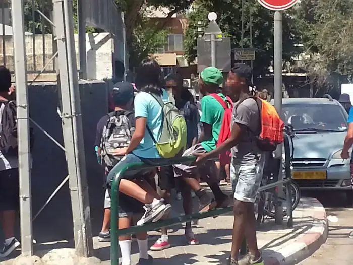 בית הספר רוגוזין, תל אביב. ספטמבר 2015 (מערכת וואלה! NEWS) בית הספר רוגוזין, תל אביב. ספטמבר 2015 (מערכת וואלה! NEWS)