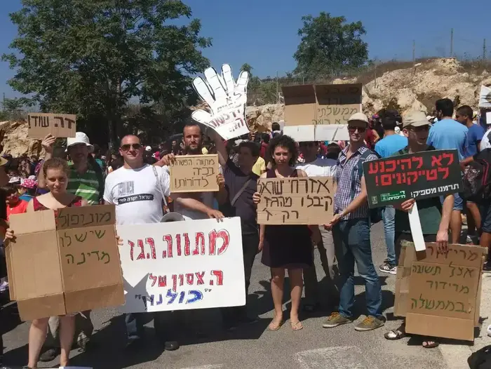 הפגנה נגד מינויו של שאול מרידור, ספטמבר 2015 (מערכת וואלה! NEWS , רונית הורביץ) הפגנה נגד מינויו של שאול מרידור, ספטמבר 2015 (מערכת וואלה! NEWS , רונית הורביץ)