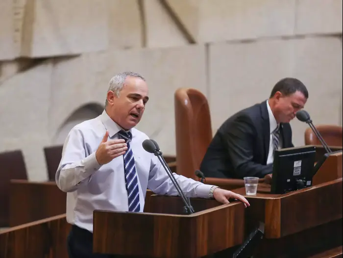 השר יובל שטייניץ בהצבעה בכנסת על מתווה הגז, ספטמבר 2015 (נועם מושקוביץ)