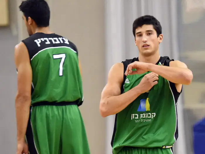 ג'ון דיברתולומאו שחקן מכבי חיפה (ברני ארדוב)
