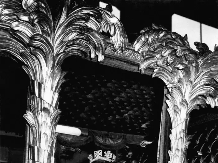 מלכת בריטניה אליזבת ביום הכתרתה, 1953 (AP) מלכת בריטניה אליזבת ביום הכתרתה, 1953 (AP)