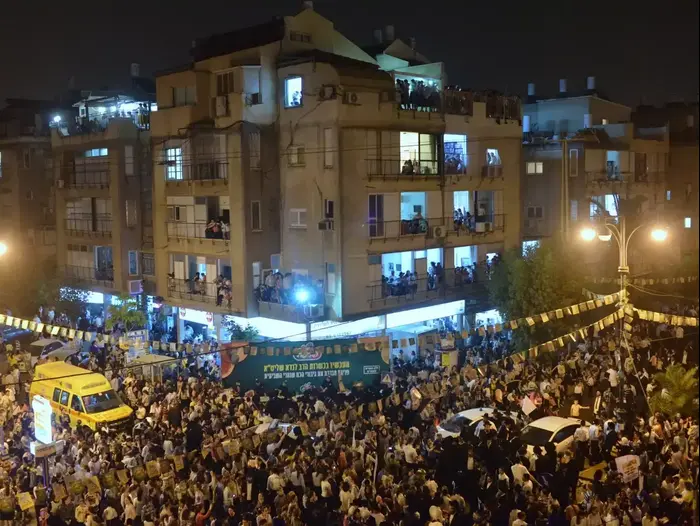 עצרת לסיום שנת השמיטה בבני ברק. ספטמבר 2015 (ניב אהרונסון) עצרת לסיום שנת השמיטה בבני ברק. ספטמבר 2015 (ניב אהרונסון)