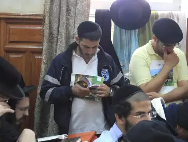 תפילות בקבר רבי נחמן באומן לשלומו של הנעדר אמיר אוחנה, 17 בספטמבר 2015 (חדשות 24) תפילות בקבר רבי נחמן באומן לשלומו של הנעדר אמיר אוחנה, 17 בספטמבר 2015 (חדשות 24)