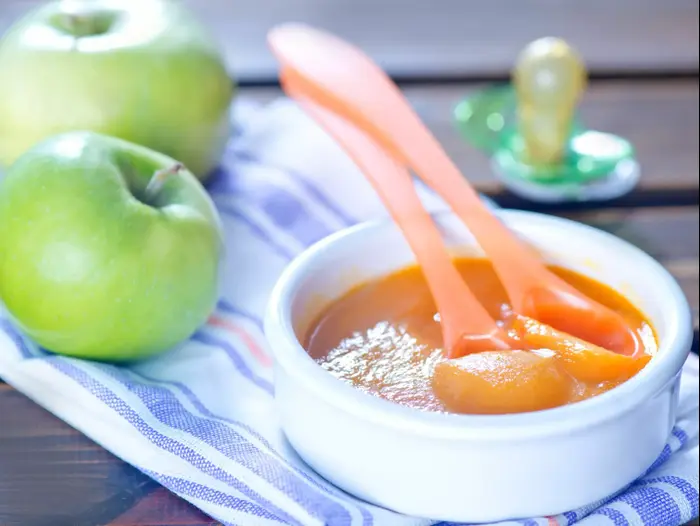 תינוק אוכל (ShutterStock) תינוק אוכל (ShutterStock)