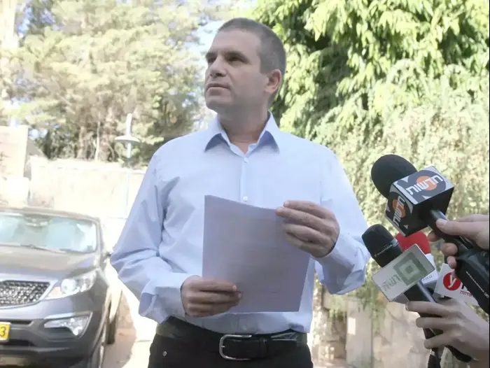 גל הירש מודיע על הסרת מועמדותו לתפקיד המפכ"ל, ראש העין, 24 בספטמבר 2015 (שלומי גבאי) גל הירש מודיע על הסרת מועמדותו לתפקיד המפכ"ל, ראש העין, 24 בספטמבר 2015 (שלומי גבאי)