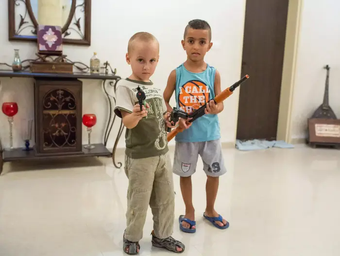 ארוחה משותפת ערבים מארחים יהודים בזרזיר, ספטמבר 2015 (יותם רונן) ארוחה משותפת ערבים מארחים יהודים בזרזיר, ספטמבר 2015 (יותם רונן)