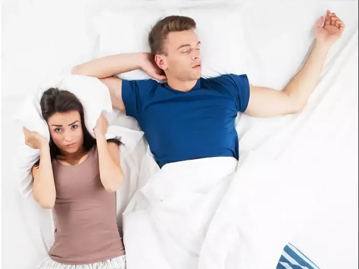 תנוחות שינה של זוגות (ShutterStock) תנוחות שינה של זוגות (ShutterStock)