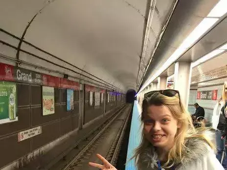 אמא מפתיעה את ביתה הטרנסג'נדרית- סיפור בדקה (מערכת וואלה! NEWS) אמא מפתיעה את ביתה הטרנסג'נדרית- סיפור בדקה (מערכת וואלה! NEWS)