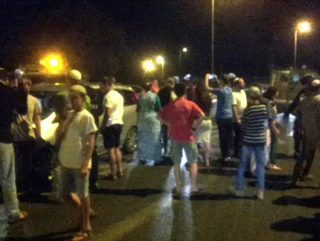 הפגנות בצומת בית ענון לאחר פיגוע הירי בשומרון, אוקטובר 2015 (מערכת וואלה! NEWS , חיים בלייכר - סוכנות תצפית) הפגנות בצומת בית ענון לאחר פיגוע הירי בשומרון, אוקטובר 2015 (מערכת וואלה! NEWS , חיים בלייכר - סוכנות תצפית)