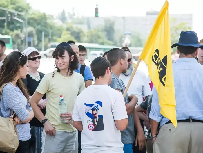 עצרת מחאה בגשר המיתרים בירושלים על רצח נעמה ואיתם הנקין בפיגוע ירי בשומרון 2 באוקטובר 2015 (מערכת וואלה! NEWS , דניאל אליאור) עצרת מחאה בגשר המיתרים בירושלים על רצח נעמה ואיתם הנקין בפיגוע ירי בשומרון 2 באוקטובר 2015 (מערכת וואלה! NEWS , דניאל אליאור)