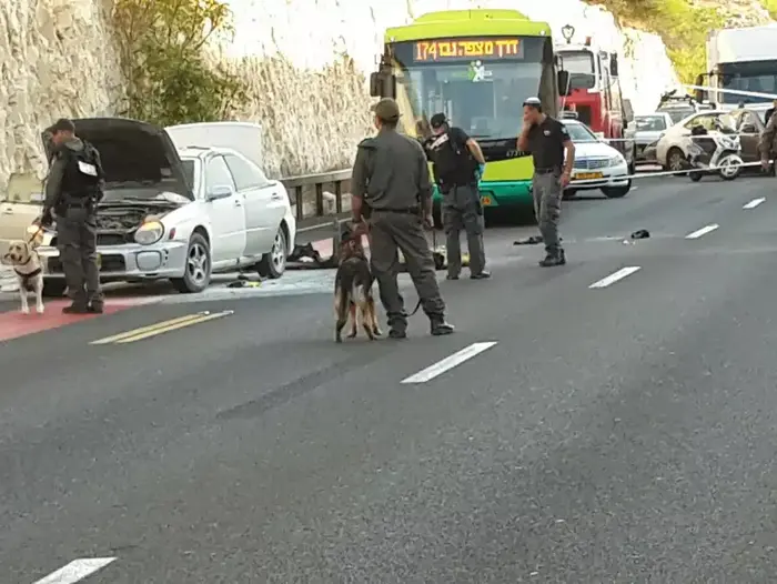 פיצוץ מכונית תופת בין מחסום א-זעים למעלה אדומים, אוקטובר 2015 (מערכת וואלה! NEWS) פיצוץ מכונית תופת בין מחסום א-זעים למעלה אדומים, אוקטובר 2015 (מערכת וואלה! NEWS)