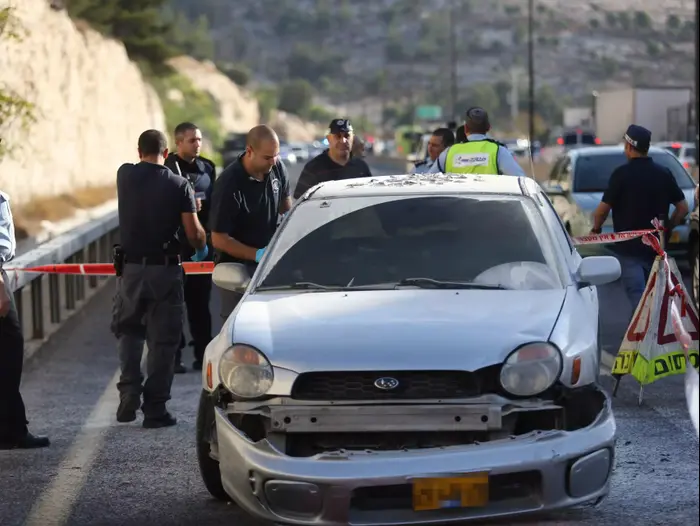 פיצוץ מכונית תופת בין מחסום א-זעים למעלה אדומים, אוקטובר 2015 (נועם מושקוביץ) פיצוץ מכונית תופת בין מחסום א-זעים למעלה אדומים, אוקטובר 2015 (נועם מושקוביץ)