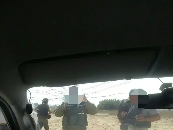 ירי מכיוון הרצועה לעבר רכב באזור כיסופים, אוקטובר 2015 (מערכת וואלה! NEWS) ירי מכיוון הרצועה לעבר רכב באזור כיסופים, אוקטובר 2015 (מערכת וואלה! NEWS)