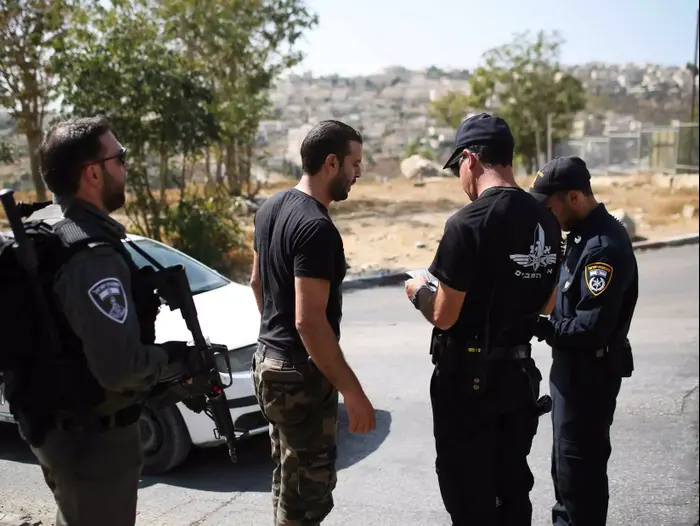 כוחות משטרה מתוגברים ליד ג'בל מוכבר, 14 באוקטובר 2015 (נועם מושקוביץ) כוחות משטרה מתוגברים ליד ג'בל מוכבר, 14 באוקטובר 2015 (נועם מושקוביץ)