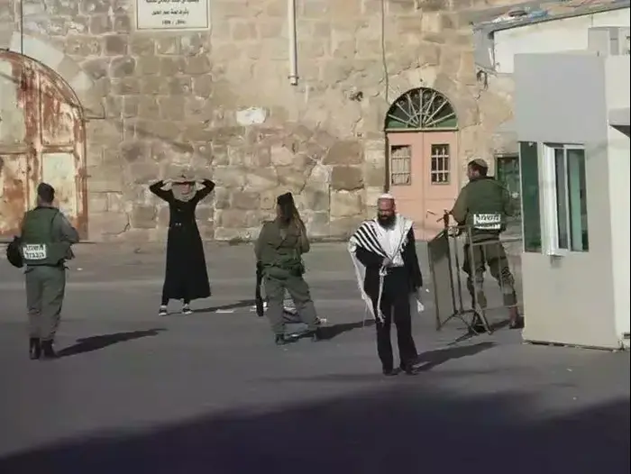 צילום המחבלת שביצעה את פיגוע הדקירה בחברון (צילום מסך , רשת "אל-אקצא") צילום המחבלת שביצעה את פיגוע הדקירה בחברון (צילום מסך , רשת "אל-אקצא")