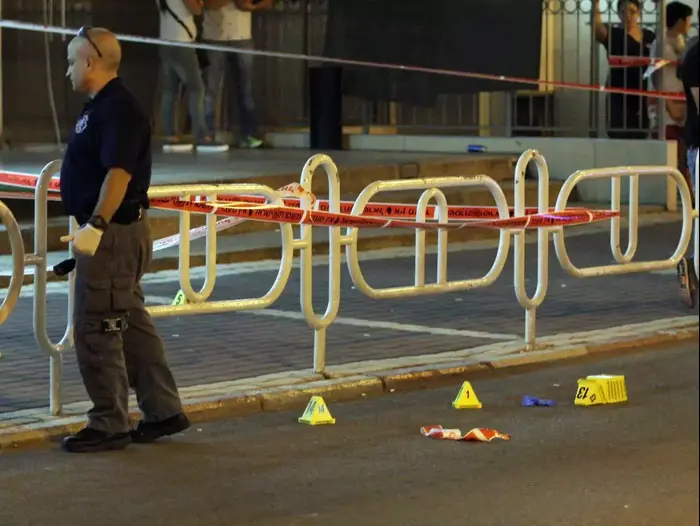 אירוע ירי ברחוב הרצל בנהריה. אוקטובר 2015 (אדריאן הרבשטיין) אירוע ירי ברחוב הרצל בנהריה. אוקטובר 2015 (אדריאן הרבשטיין)