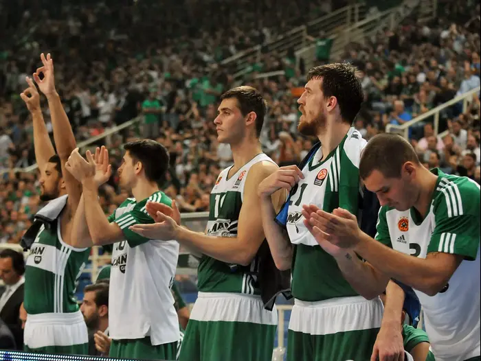 שחקני פנאתינייקוס חוגגים (GettyImages) שחקני פנאתינייקוס חוגגים (GettyImages)
