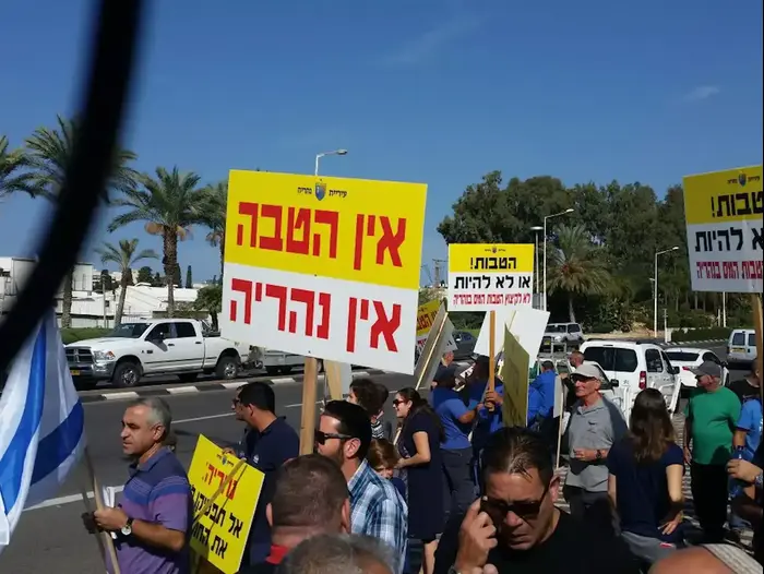 IFB עם שלמה בוחבוט, ראש עיריית מעלות תרשיחא על השביתה בגליל המערבי (מערכת וואלה! NEWS) IFB עם שלמה בוחבוט, ראש עיריית מעלות תרשיחא על השביתה בגליל המערבי (מערכת וואלה! NEWS)