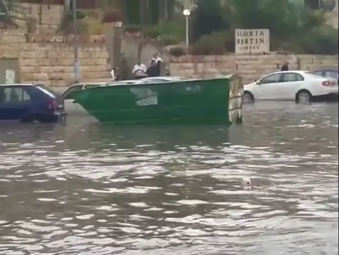 בעקבות הגשמים: הצפות בירושלים, שיטפון בעמק הארזים שבכניסה לעיר (ספק 500) בעקבות הגשמים: הצפות בירושלים, שיטפון בעמק הארזים שבכניסה לעיר (ספק 500)