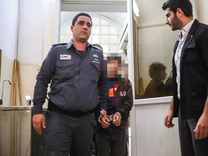 הארכת מעצר למחבל בן ה-14 שדקר מאבטח ברכבת הקלה בירושלים, 11 בנובמבר 2015 (נועם מושקוביץ) הארכת מעצר למחבל בן ה-14 שדקר מאבטח ברכבת הקלה בירושלים, 11 בנובמבר 2015 (נועם מושקוביץ)
