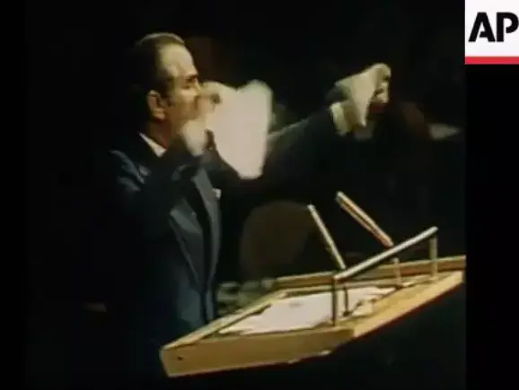 נאום שגריר ישראל בארה"ב חיים הרצוג באו"ם, 1979 (צילום מסך , ערוץ AP ביוטיוב) נאום שגריר ישראל בארה"ב חיים הרצוג באו"ם, 1979 (צילום מסך , ערוץ AP ביוטיוב)