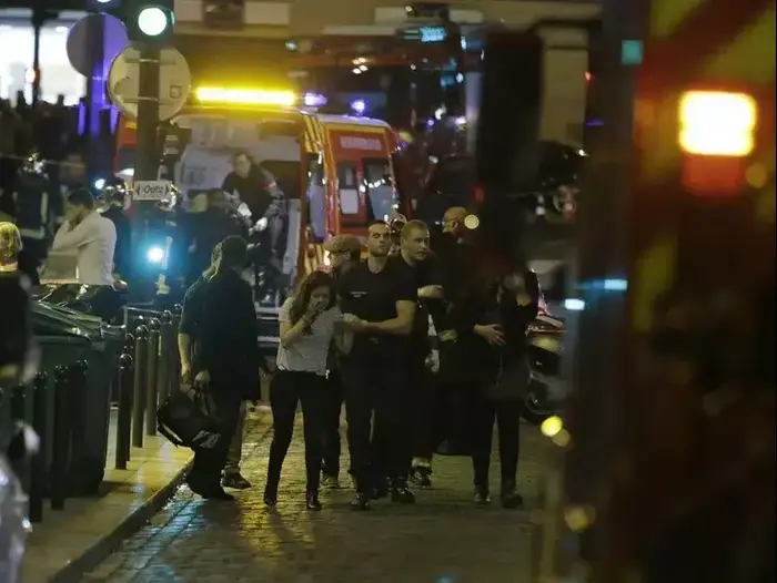 מתקפה משולבת בפריז, צרפת 13 נובמבר 2015 (צילום מסך , טוויטר) מתקפה משולבת בפריז, צרפת 13 נובמבר 2015 (צילום מסך , טוויטר)