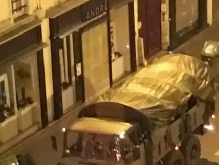 כוחות של צבא צרפת בפריז אחרי מתקפת הטרור, 14 בנובמבר 2015 (צילום מסך , טוויטר) כוחות של צבא צרפת בפריז אחרי מתקפת הטרור, 14 בנובמבר 2015 (צילום מסך , טוויטר)