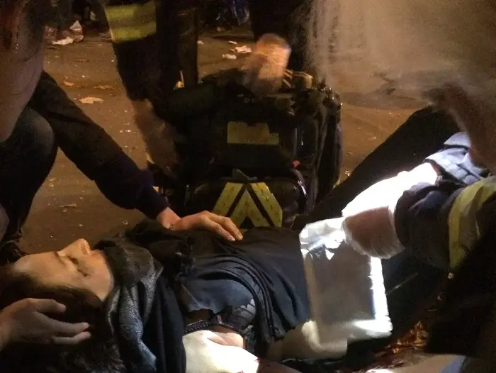 זירת פיגוע הירי שהתרחש במסעדה בפריז, בירת צרפת. 14 בנובמבר 2015. (AP) זירת פיגוע הירי שהתרחש במסעדה בפריז, בירת צרפת. 14 בנובמבר 2015. (AP)
