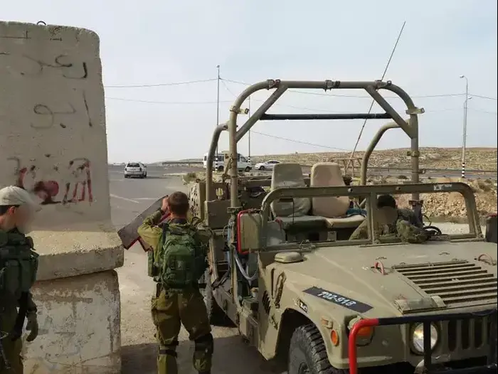 לוחמים מכפיר, צנחנים וחיל הנדסה באזור חברון, 15 בנובמבר 2015 (מערכת וואלה! NEWS , אמיר בוחבוט) לוחמים מכפיר, צנחנים וחיל הנדסה באזור חברון, 15 בנובמבר 2015 (מערכת וואלה! NEWS , אמיר בוחבוט)