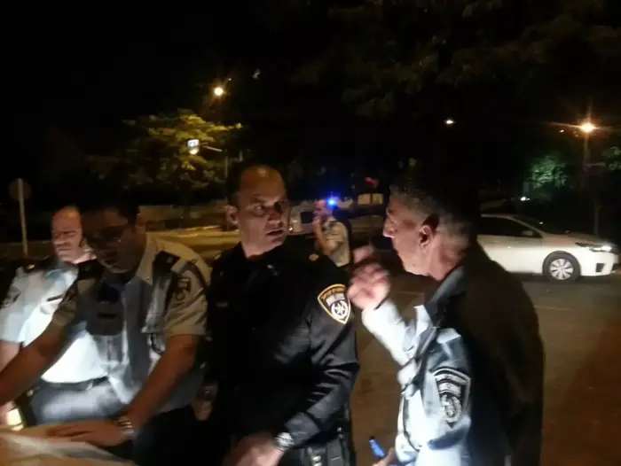 מצוד אחר האסיר הפלילי שנמלט ירון סנקר בראשון לציון 16 נובמבר 2015 (מערכת וואלה! NEWS , אבי אשכנזי) מצוד אחר האסיר הפלילי שנמלט ירון סנקר בראשון לציון 16 נובמבר 2015 (מערכת וואלה! NEWS , אבי אשכנזי)