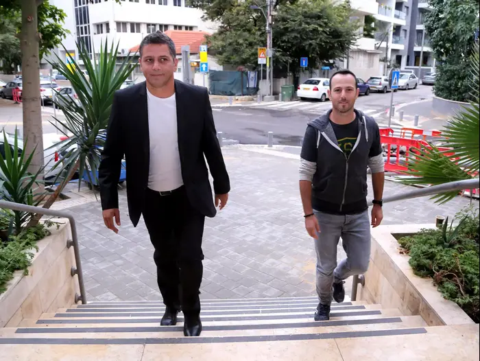 דורון אוסידון, גיא צרפתי, מכבי נתניה, מתושאלים במשרד החקירות ויצמן יער (קובי אליהו) דורון אוסידון, גיא צרפתי, מכבי נתניה, מתושאלים במשרד החקירות ויצמן יער (קובי אליהו)