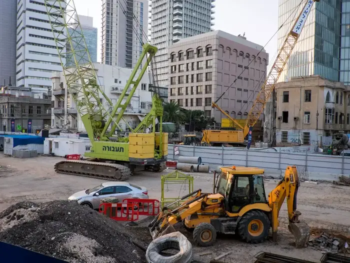 עבודות הרכבת הקלה בתל אביב הופסקו, רחוב אלנבי, 22 בנובמבר 2015 (יותם רונן) עבודות הרכבת הקלה בתל אביב הופסקו, רחוב אלנבי, 22 בנובמבר 2015 (יותם רונן)