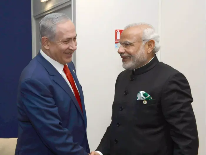 פגישת ראש הממשלה בנימין נתניהו עם ראש ממשלת הודו נרנדרה מודי בפריז. נובמבר 2015 (לשכת העיתונות הממשלתית , עמוס בן גרשום) פגישת ראש הממשלה בנימין נתניהו עם ראש ממשלת הודו נרנדרה מודי בפריז. נובמבר 2015 (לשכת העיתונות הממשלתית , עמוס בן גרשום)