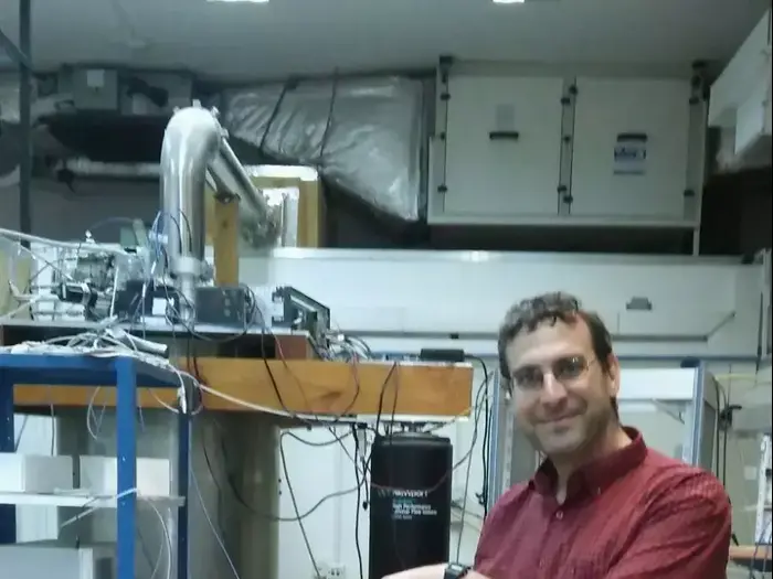 פרופסור מהאוניברסיטה העברית, ד"ר נדב כץ, פיזיקאי המלמד בתיכון הרטמן בירושלים. (יח"צ) פרופסור מהאוניברסיטה העברית, ד"ר נדב כץ, פיזיקאי המלמד בתיכון הרטמן בירושלים. (יח"צ)