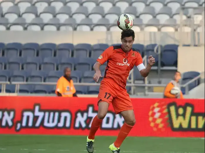איציק עזוז שחקן בני יהודה (טל לוי) איציק עזוז שחקן בני יהודה (טל לוי)