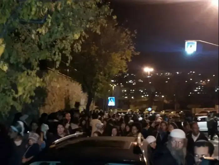 הפגנה בירושלים נגד תנאי מעצרם של החשודים בפיגוע ההצתה בדומא. 19 בדצמבר 2015. (מערכת וואלה! NEWS , חוננו) הפגנה בירושלים נגד תנאי מעצרם של החשודים בפיגוע ההצתה בדומא. 19 בדצמבר 2015. (מערכת וואלה! NEWS , חוננו)
