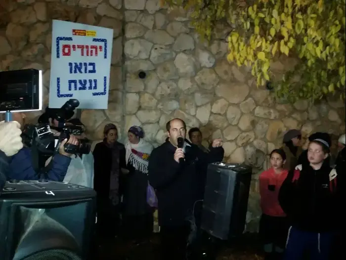 הפגנה בירושלים נגד תנאי מעצרם של החשודים בפיגוע ההצתה בדומא. 19 בדצמבר 2015. (מערכת וואלה! NEWS , חוננו) הפגנה בירושלים נגד תנאי מעצרם של החשודים בפיגוע ההצתה בדומא. 19 בדצמבר 2015. (מערכת וואלה! NEWS , חוננו)